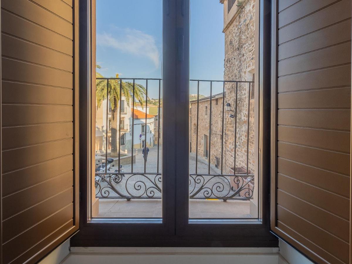 Apartamentos El Patio Plaza Santa Clara Касерес Экстерьер фото