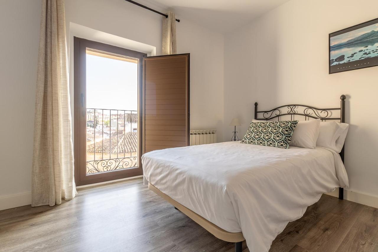 Apartamentos El Patio Plaza Santa Clara Касерес Экстерьер фото